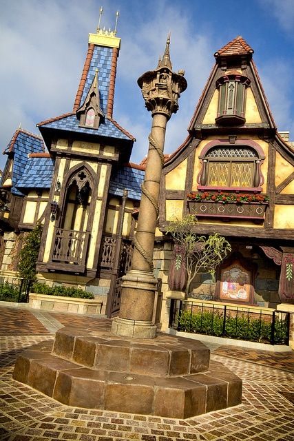 Disneyland Disneyland Fantasyland, Tangled Tower, Rapunzel Tower, Disney Honeymoon, Magical House, Walt Disney Imagineering, Planet Coaster, Disney Imagineering, Sleeping Beauty Castle