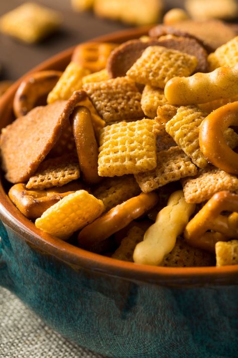 Easy Chex Mix Recipes, Bold Chex Mix Recipe, Savory Seasoning, Salty Chex Mix, Recipes No Bake, Chex Mix Recipe, Bagel Chips, Cereal Snacks, Chex Mix Recipes