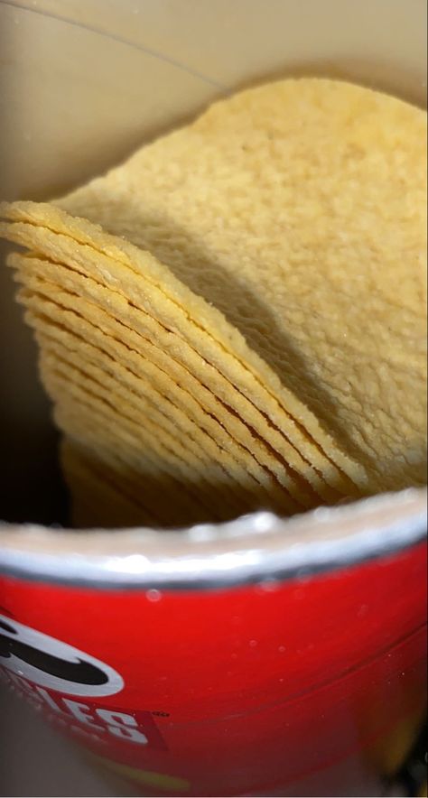 Pringles Aesthetic, Chips Snap, Pringles Chips, Eating Food Funny, Food Captions, Delicacy Food, Food Therapy, Yummy Comfort Food, Snap Food