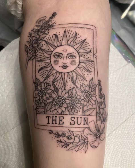 sun tattoo Sun Lady Tattoo, Tarot Card Sun Tattoo, The Sun Tarot Card Tattoo, Sun Goddess Tattoo, Sun Card Tarot, Sun Tarot Card Tattoo, Space Tattoos, Sun Tattoo Designs, Tarot Card Tattoo