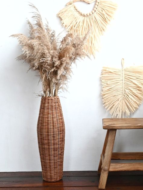 Vase Pampas, Wicker Vase, Tall Floor Vase, Floor Vase Decor, Coastal Flooring, Woven Vase, Tall Floor Vases, Safari Decorations, Stair Landing