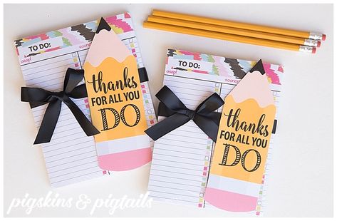 Teacher Appreciation Gift Idea : To Do Notepad with printable tag Staff Giveaway Ideas, Notepad Gift Ideas, Inexpensive Teacher Gifts, To Do Notepad, Teacher Appreciation Gifts Printables, Teacher Appreciation Diy, Teachers Appreciation Week Gifts, Appreciation Gifts Diy, Teacher Notepad