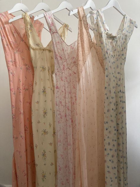 Soft Lace Wedding Dress, Antique Fashion Vintage Style, Vintage Night Gowns, Vintage Pieces Clothes, Vintage Lace Nightgown, Vintage Nightgown Aesthetic, Romantic Fashion Aesthetic, Vintage Slip Dress Outfit, Vintage 1930s Fashion