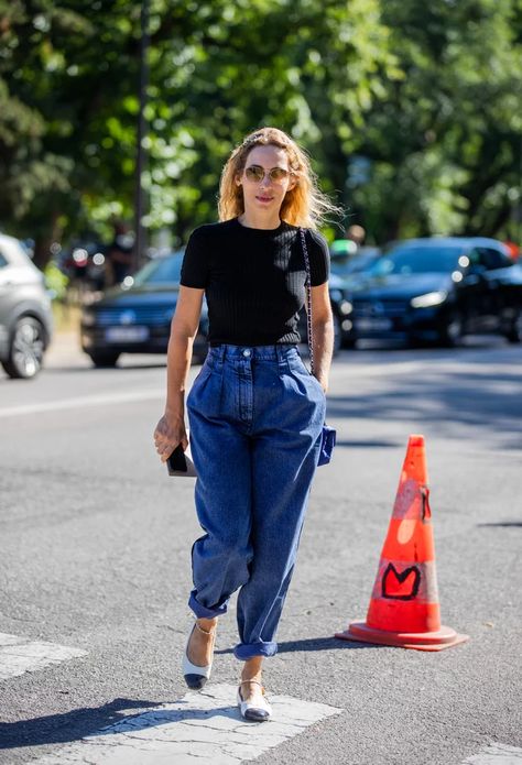 Jeans Shoes Outfit, Slouchy Jeans Outfit, Denim Pants Outfit, Pants For Summer, Paper Bag Jeans, Paperbag Hose, Denim Paper, Denim Jeans Outfit, Bag Jeans