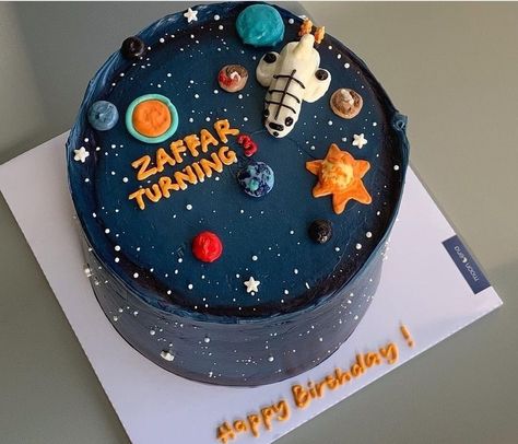 Space Themed Birthday Party Food Ideas, Cake Designs For Boy, Planet Cake, Galaxy Cake, Mini Cakes Birthday, Creative Birthday Cakes, Cake Decorating Designs, Pretty Birthday Cakes, Cute Birthday Cakes