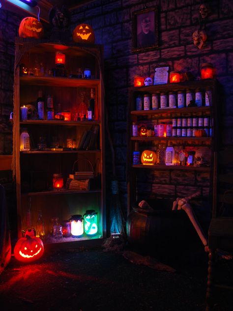 Halloween People, Witch Props, Witch Room, Hallowen Ideas, Diy Halloween Decor, Halloween Tattoo, Haunted Houses, Halloween Haunted Houses, Halloween Lights