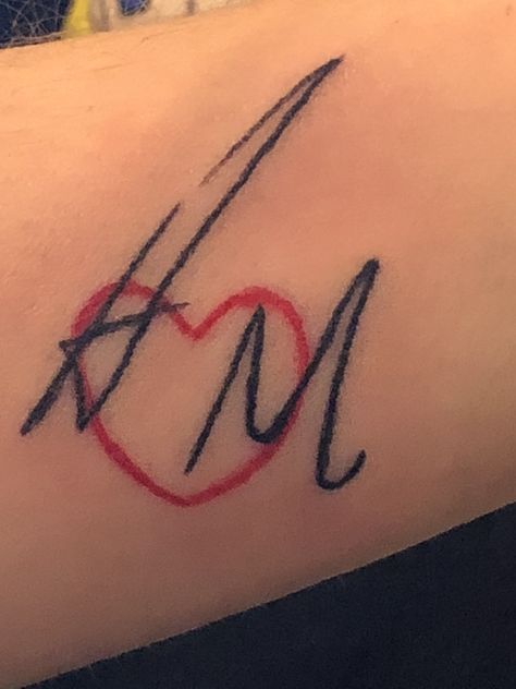 Parents initials tattoo with a heart. Credit to Joel from Inkestry. I love my tattoo so much. Just a coincidence that they had the same first letters as H&M lol. Heart Tattoo With Initials Inside, Parents Initials Tattoo, Family Name Tattoos, Initials Tattoo, Baby Name Tattoos, Parent Tattoos, Letter Tattoo, Tattoo Spots, M Tattoos