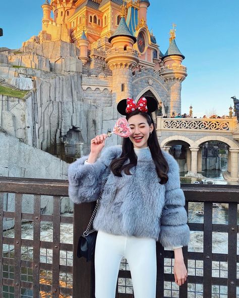 Hongkong Disneyland Outfit Winter, Japan January Outfit, Shanghai Winter Outfit, Disneyland Tokyo Outfit, Tokyo Disneyland Outfit Winter, Usj Outfits, Tokyo Disneyland Outfit, Disneyland Winter Outfit, Hongkong Disneyland Outfit