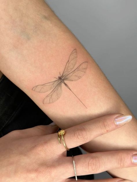 Melanie Harlow, Firefly Tattoo, Dragonfly Tattoo Design, Chic Tattoo, Petite Tattoos, Tatuaje A Color, Dragonfly Tattoo, Discreet Tattoos, Dainty Tattoos