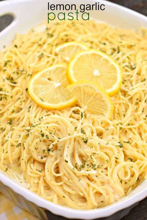 Lemon Garlic Pasta Garlic Pasta Recipe, Lemon Garlic Pasta, Wallpaper Food, Pasta Sides, Diner Recept, Pasta Carbonara, Salad Pasta, Garlic Pasta, Lemon Pasta