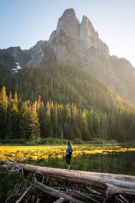 You could spend a lifetime exploring the trails around The Cascades, Mount Rainier, and The Olympics and still not scratch the surface. Here are some easy day hikes in Washington State that don’t skimp on views and are sure to take your breath away—without taking up too much time or energy. | best easy hikes in Washington State | best easy hikes in Pacific Northwest | easy washington hikes | easy hikes Washington state | hiking trails Washington state Jess Wandering, Fjallraven Backpack, Rainy Lake, Washington State Hikes, Washington State Travel, Washington Hikes, River Cabin, Hiking National Parks, Mount Washington