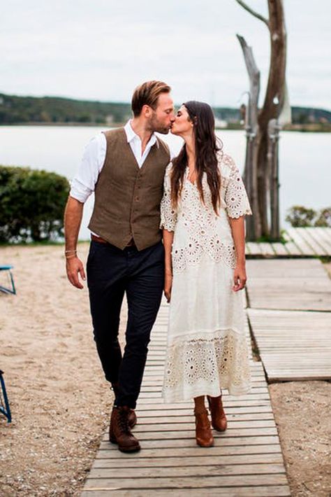 Boho Wedding Attire, Mens Casual Wedding, Casual Groom Attire, Wedding Dresses Vintage Bohemian, Casual Grooms, Casual Wedding Attire, Vintage Groom, Mens Wedding Attire, Groom Wedding Attire