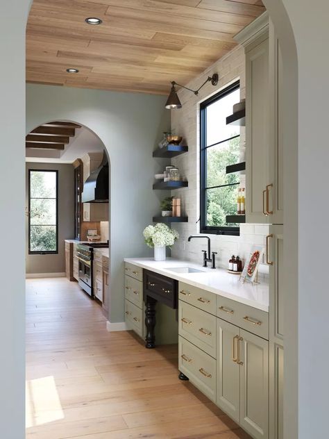 6 Kitchen Cabinet Trends You’ll See in 2025 Cabinet Trends, Top Kitchen Trends, Modern Traditional Style, Kitchen Cabinet Trends, Family Dining Table, Painted Kitchen Cabinets Colors, Cabinet Fronts, Kitchen Cabinet Styles, Kitchen Designs Layout