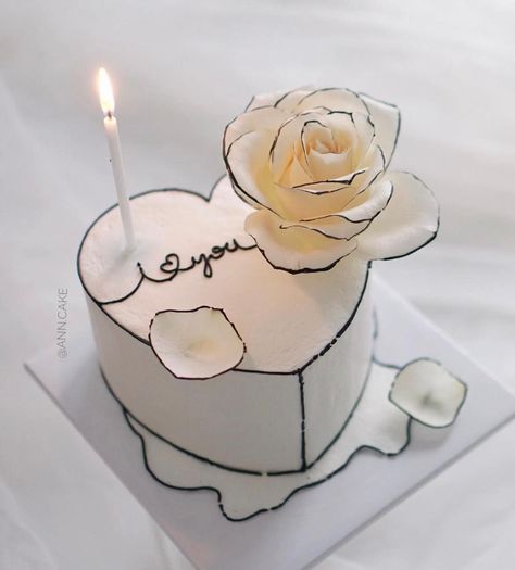 Elevate your February with these Valentine's Day Cake ideas. Bake up sophistication with this classy black-and-white comic cake. 60 Bday Cake, 37 Birthday Cake, Wedding Cakes Unique, Comic Cake, Patisserie Fine, Resipi Kek, Elegant Birthday Cakes, Mini Cakes Birthday, Cartoon Cake