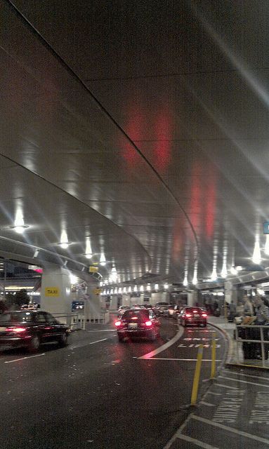 Airport At Night, Night Travel, Airport Aesthetic, Airport Photos, Travel Pictures Poses, Airport Travel, Night Aesthetic, City Aesthetic, Travel Inspo