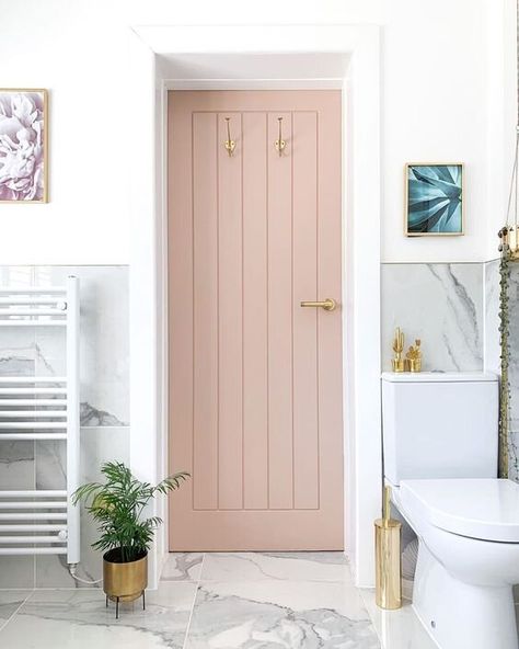 the best pink paint colours Pink Bathroom Paint, Best Pink Paint, Bedroom Ideas Trendy, New Bedroom Ideas, Pink Paint Colors, Best Interior Paint, Painted Bathroom, New Bedroom, Painted Desk