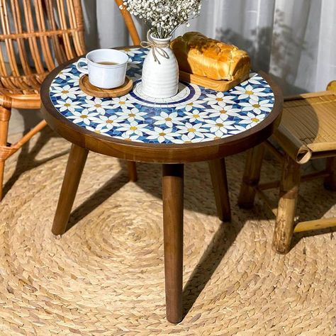 Small Outdoor Area, Painted Table Tops, Round Outdoor Table, Mosaic Tile Table, Small Patio Furniture, Tile Tables, Mosaic Coffee Table, Mosaic Art Diy, Diy Side Table