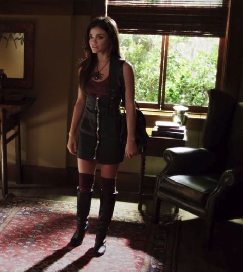 Arias Outfits Pretty Little Liars, Aria Pll Outfits, Aria Pretty Little Liars Outfits, Aria Outfits, Pll Aria, Pretty Little Liars Aria, Fashion Eras, Pretty Little Liars Outfits, Pll Outfits