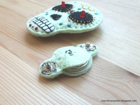 Felt Skull, Halloween Candy Crafts, Soft Circuits, Skull Brooch, Conductive Thread, Smart Textiles, E Textiles, Face Cut, Candy Crafts