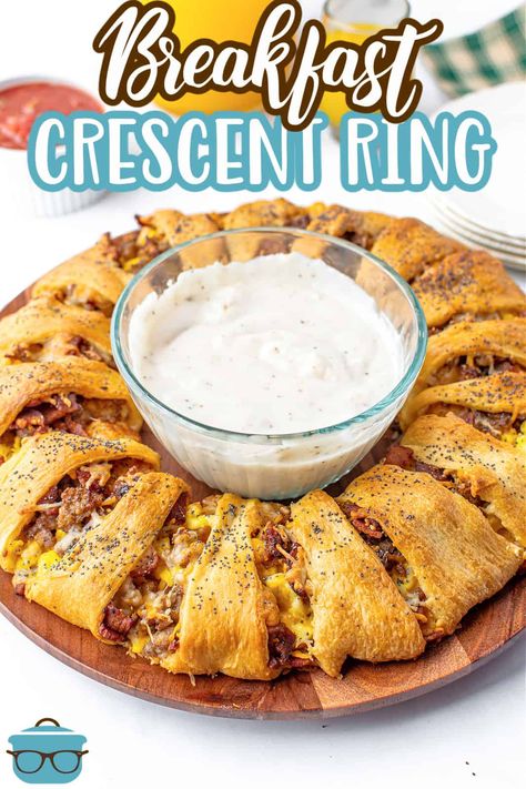 Cresent Roll Breakfast, Breakfast Crescent Ring, Breakfast Crescent, Crescent Roll Recipes Dinner, Breakfast Ring, Crescent Breakfast, Homemade Sausage Gravy, Southern Breakfast, Crescent Recipes