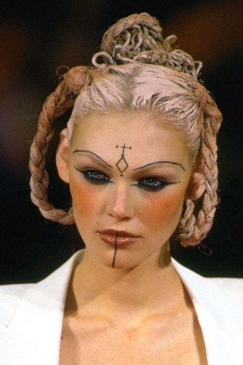 90s Makeup, Alternative Makeup, Runway Makeup, Linda Evangelista, Cindy Crawford, Editorial Makeup, Grunge Hair, John Galliano, Creative Makeup