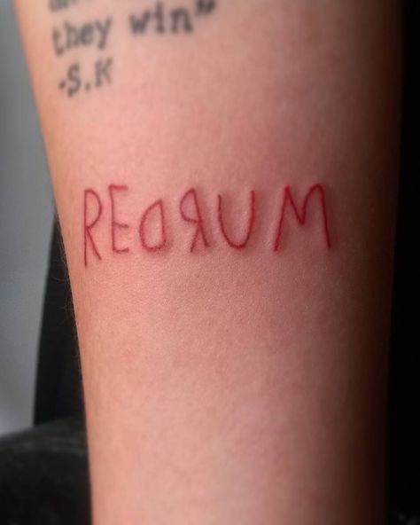 The old saying is "scared out of your skin," but these tattoos inspired by horror legend Stephen King will scare you right into yours. Ranging from Redrum Tattoo, Stephen King Tattoos, Horror Movie Tattoos, 16 Tattoo, Single Line Tattoo, Movie Tattoo, Movie Tattoos, King Tattoos, Scary Tattoos