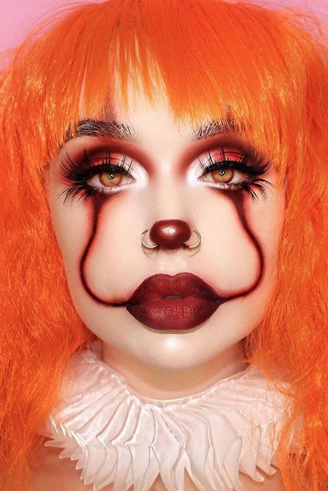 70 Halloween Makeup Ideas for Any Themed Party - Glaminati Costume Blonde, Clown Creepy, Beautiful Halloween Makeup, Halloween Makeup Clown, Halloween Make-up Looks, Halloweenský Makeup, Creepy Halloween Makeup, Weird Vintage, Cute Halloween Makeup