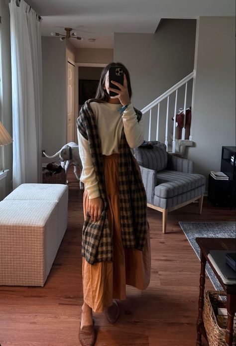 Fall Sunday Church Outfit, Pregnant Modest Outfits, Feminine Homemaker Outfits, Maternity Maxi Skirt Outfit, Milena Ciciotti Outfits, Church Outfits For Winter, Sunday Church Outfit Winter, Modest Winter Outfits For Church, Peasant Dress Outfit