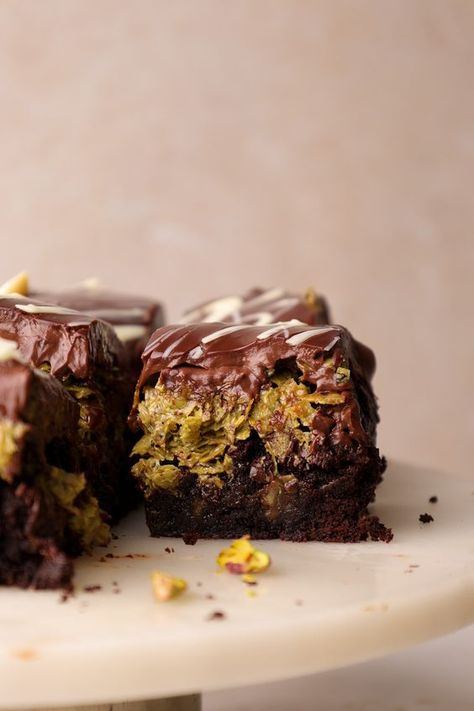 Pistachio Chocolate Brownie (Viral Dubai Chocolate Bar Inspired) Healthy Protein Desserts, Middle Eastern Sweets, Dubai Chocolate, Pistachio Chocolate, Pistachio Recipes, Pistachio Butter, Sweet Dishes Recipes, Gourmet Desserts, Dessert Lover