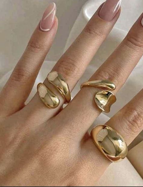 Texture Metal, Hand Accessories, Women's Jewelry Sets, Chunky Rings, Gold Ring Sets, Wide Band Rings, Watches Women Fashion, Women Ring, American Jewelry