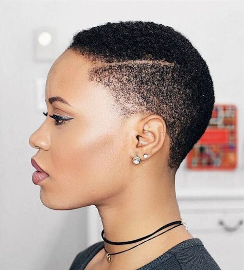 Twa With A Shaved Line Tapered Twa Hairstyles, Twa Haircuts, Blonde Twa, Short Black Natural Hairstyles, Tapered Twa, Natural Hair Twa, Short Natural Haircuts, Cabello Afro Natural, Bantu Knot