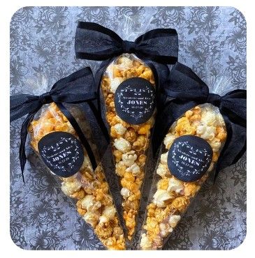 Popcorn Gift Bags Party Favors, Cute Popcorn Packaging, Popcorn Dessert Table, Gourmet Popcorn Packaging, Gourmet Food Packaging, Popcorn Packaging Ideas, Popcorn Party Favors, Popcorn Cones, Popcorn Wedding Favors