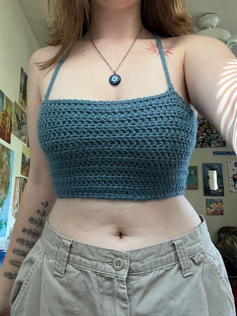 Crochet Crop Top Outfit Ideas, Crotchet Crop Tops Designs, Crochet Top And Shorts, Laces Ideas, Crocheting Patterns, Crop Top Pattern, Mode Hippie, Crochet Crop Top Pattern, Mode Crochet