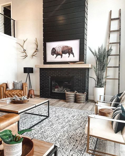 Chelsea Houska, Cole DeBoer Build Farmhouse for Family: Pics Chelsea Houska, Western Living Room, Up House, Western Home Decor, Rustic Living Room, Style At Home, Decor Minimalist, Living Room Inspo, A Living Room