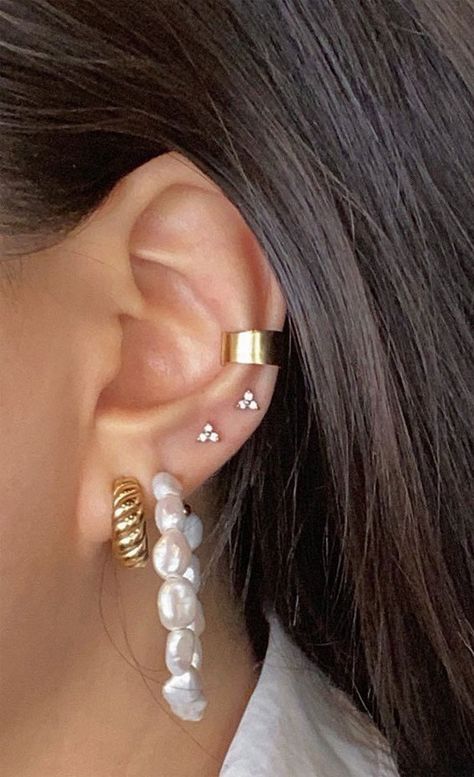 ear piercings Ideas, ear piercings, earring piercings ideas, perfect ear piercing placement, curated ear piercing, curated ear Piercing trend, curated ear jewelry Piercings Placement, Ear Piercing Placement, Curated Piercings, Piercings Earring, Curated Ear Piercing, Piercing Placement, Triple Ear Piercing, Ear Curation, Ear Piercing Ideas