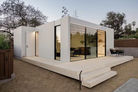 Tiny Backyard, Prefab Buildings, Prefab Cabins, California Living, Casa Container, Container House Plans, Prefabricated Houses, Container House Design, Los Angeles Homes