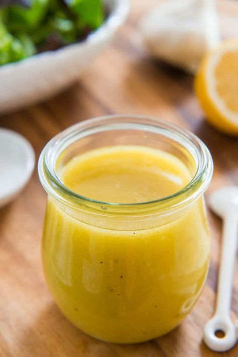 This Lemon Vinaigrette is my favorite homemade salad dressing, and it's incredibly simple to make. Store-bought dressing truly doesn't compare! Lemon Salad Dressing, Lemon Salad Dressings, Jus Lemon, Lemon Vinaigrette Dressing, Vinaigrette Dressing Recipe, Lemon Salad, Salad Dressing Recipe, Vinaigrette Salad, Easy Salad Dressing