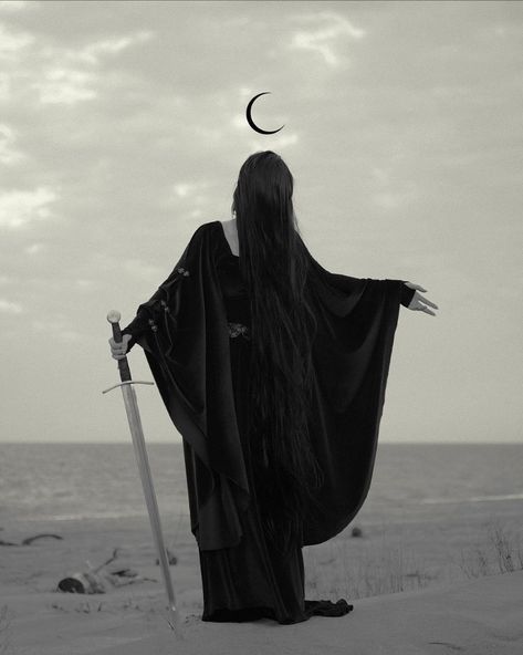 Avant Garde Photography, Morgana Le Fay, Eclipse Solar, Dark Witch, Pagan Witch, Occult Art, Sea Witch, Season Of The Witch, Witch Aesthetic