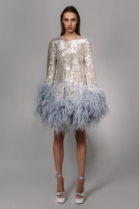 Christmas Party Dresses, Christmas Outfit Ideas, Feather Fashion, Luxurious Dresses, Derby Dress, Outfits Dress, Disco Dress, Feather Trim, Christmas Party Dress