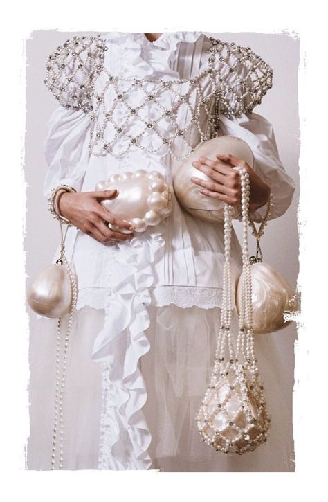 Pearl Fine Jewelry, Pearl Inspired Outfits, Pearlcore Aesthetic, Pearl Purse, Pearl Accessories, Bridal Bag, Pearl Bag, Alsace, Beaded Bags