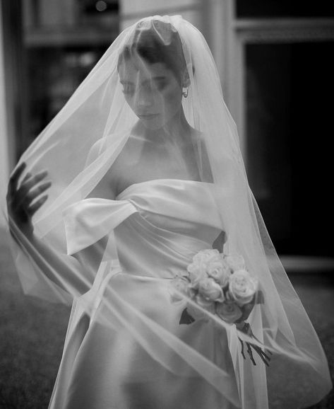 Bridal Styled Shoot, Amazing Wedding Photos, Bride Photoshoot, Hollywood Wedding, Bride Poses, Bridal Pictures, Bridal Poses, Bride Portrait, Bridal Photoshoot