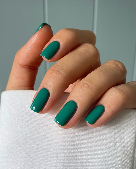 Nail designs inspired by the mysteries of space, featuring cosmic swirls, planets, and celestial beauty.
 #nailsdesing Dark Green Nails, Green Nail Designs, Stylish Nails Designs, Dark Nails, Summer Nails Colors, Hot Nails, Minimalist Nails, Green Nails, Holiday Nails