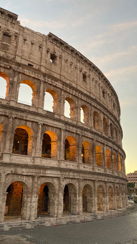 Collesium Roma, Europa Aesthetic, Colosseum Aesthetic, Italy Aesthetic Wallpaper, Roma Aesthetic, Tuscan Italy, Roma City, Roman Aesthetic, Rome Coliseum