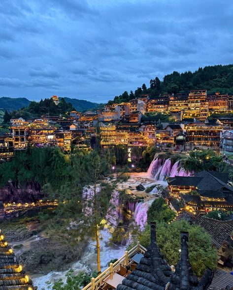 I had an incredible visit to Furong Town in China. This ancient town, also known as Hibiscus Town, is nestled among lush mountains and boasts stunning waterfalls right in the center of the village. The history here dates back over 2,000 years, and the Tujia ethnic culture is beautifully preserved. Walking through its stone-paved streets, I felt like I was stepping back in time. Definitely a must-see destination for anyone looking for an ancient town in China. 🌸 #FurongTown #HibiscusTown #Anc... Furong Ancient Town, Furong China, China Beautiful Places, Furong Town, Lush Mountains, China Village, Chinese Mountains, China Street, Travel China