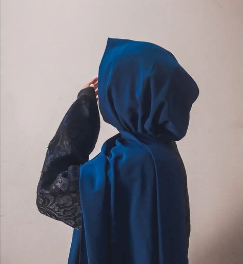 Blue Hijabi Aesthetic, Blue Hijab Aesthetic, Blue Dp Girl, Hijabi Dps, Nurse Oc, Hijaab Pics, Hijab Dps, Niqabi Girl, Phone Pic