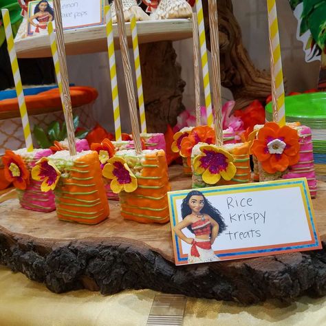 Moana Birthday Party | CatchMyParty.com Luau Birthday Party Ideas, Hawaiian Luau Birthday Party, Apryl Jones, Moana Birthday Party Theme, Moana Theme Birthday, Moana Theme, Moana Themed Party, Luau Birthday Party, Hawaiian Luau Party