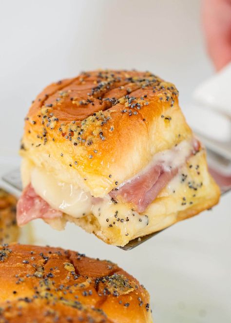 Best Picnic Food Ideas, Easy Ham And Cheese Sliders, Ham Delights, Best Picnic Food, Easy Slider Recipes, Picnic Food Ideas, Ham And Cheese Sliders, Cheese Sliders, Easy Ham