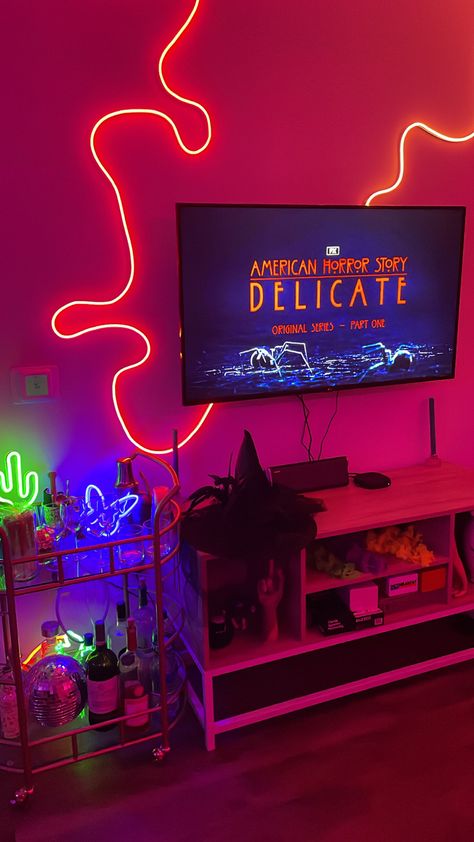 How To Decorate Tv Wall In Bedroom, Led Around Tv, Neon Signs For Living Room, Apartment Led Lighting Ideas, Led Rope Lights Living Room, Neon Sign Room Aesthetic, Led Light Apartment, Neon Signs Living Room, Neon Living Room Aesthetic