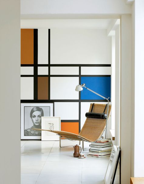 The Mondrian style is instantly recognisable by its straight lines, and primary colour sections. Find out how to use eye-catching Mondrian decor in your home. Bauhaus Interior, Monochrome Bedroom, White Wall Tiles, Dado Rail, Deco Originale, Bauhaus Style, Bauhaus Design, Wall Paint Designs, Luxe Interiors