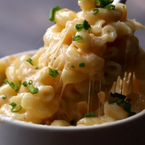 Microwave 5-Minute Mac 'N' Cheese Recipe by Tasty Mc N Cheese, Creamy Macaroni And Cheese, Mug Recipes, Microwave Cooking, Microwave Recipes, Mac N Cheese Recipe, Mac N Cheese, Cheese Recipes, Tahini